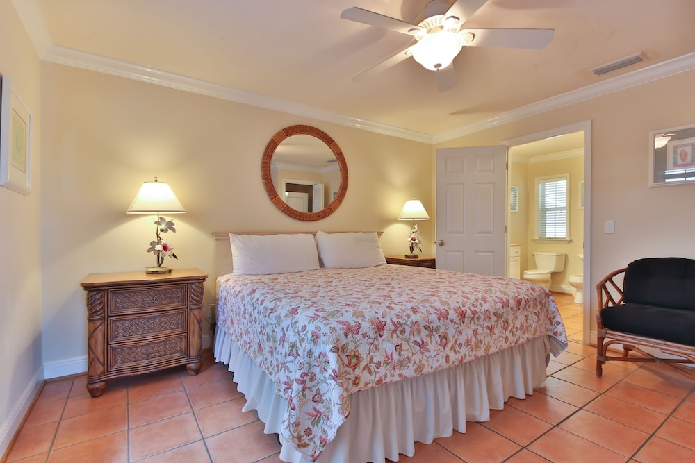 Tortuga Inn Beach Resort 17/76