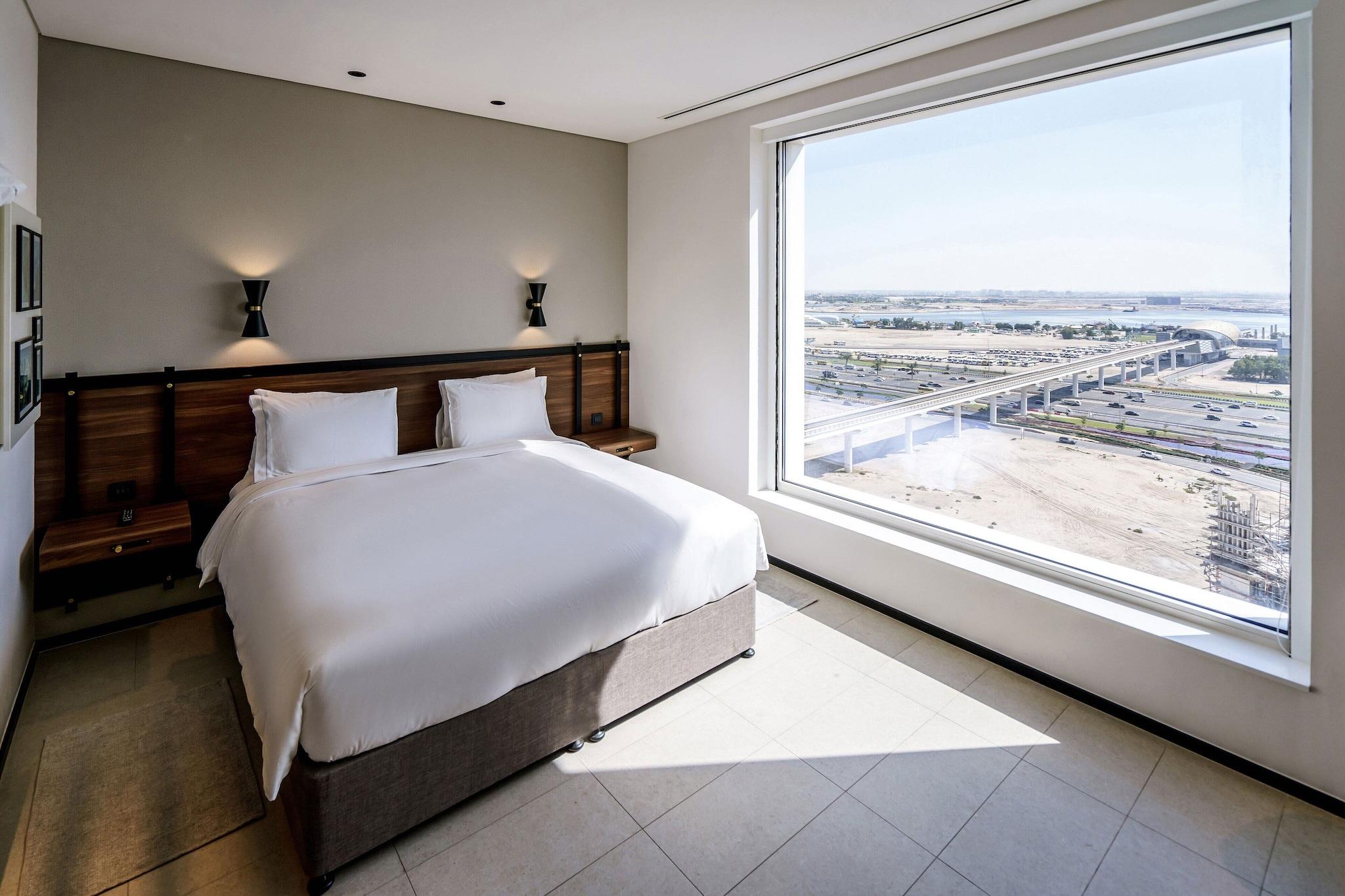 PLUS ROOM