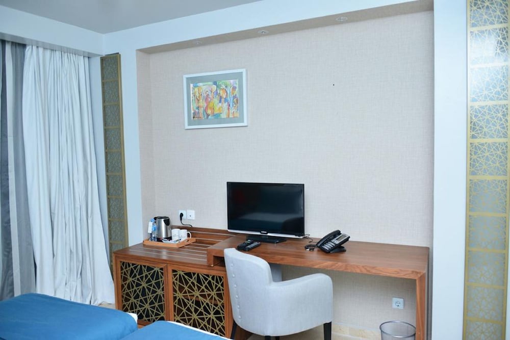 Hotel Adef 22/28