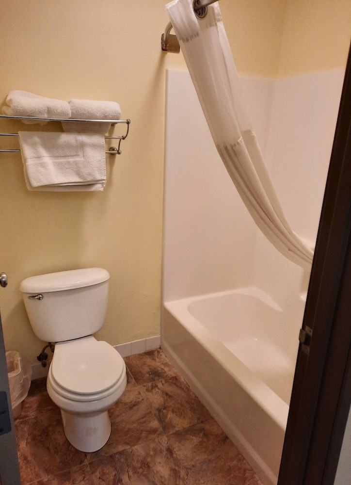 Horse Creek Inn - McCook 34/36