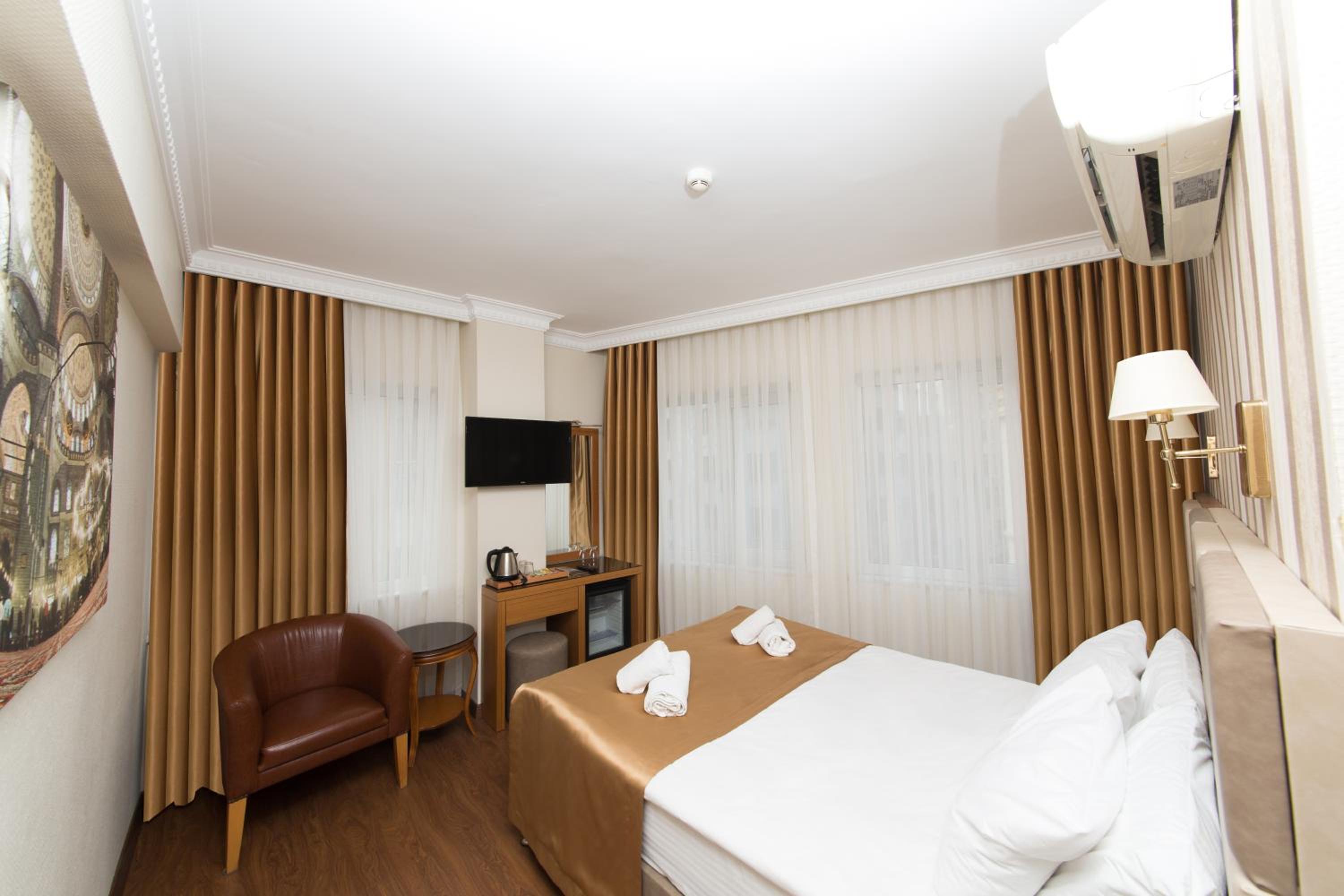 Room, Twin Beds