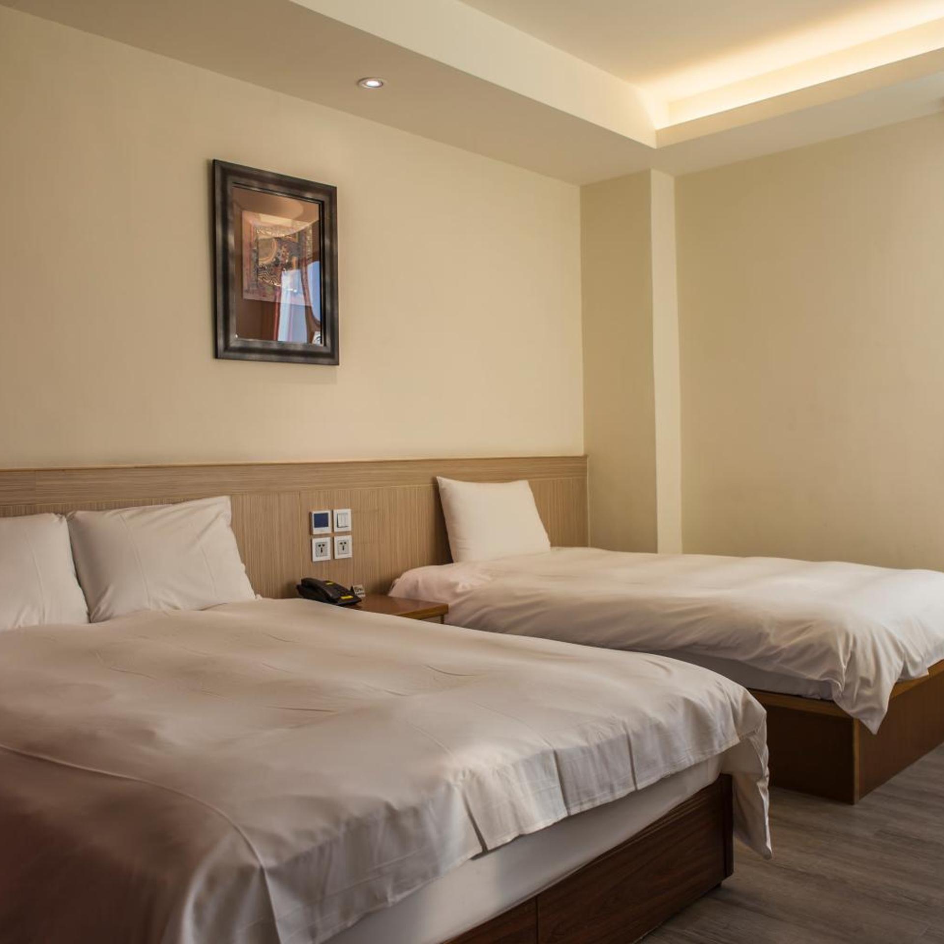 Yadi Hotel 18/53