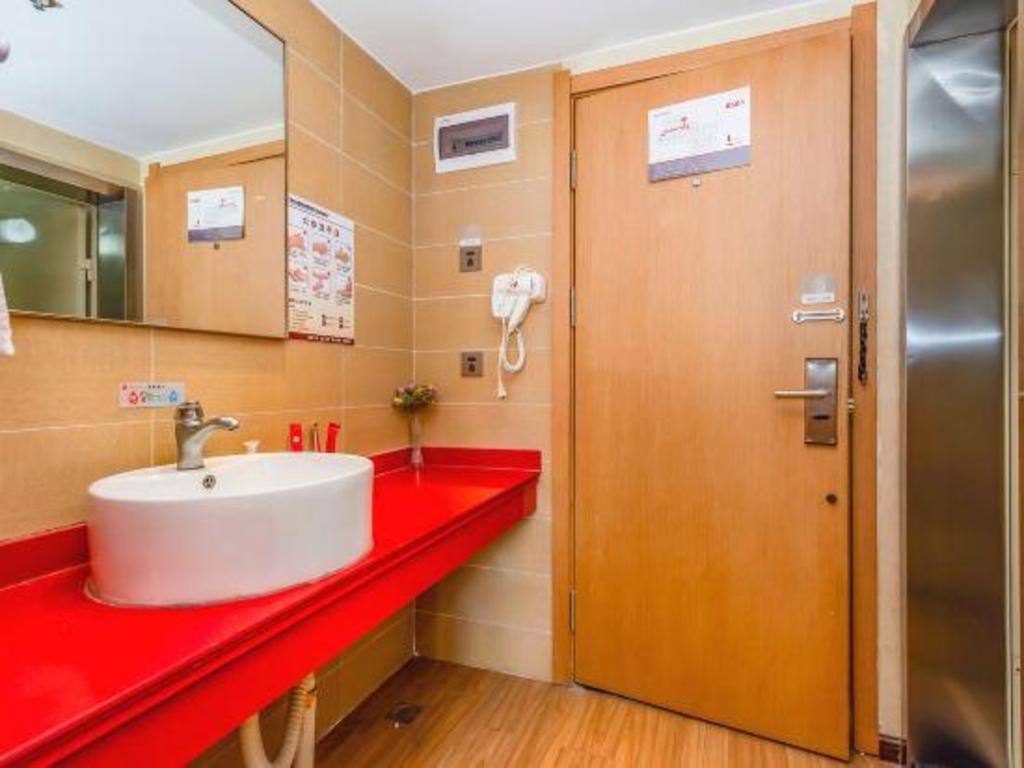 Thank Inn Plus Hotel Qingdao Huangdao District Weike Yunhai City 32/33