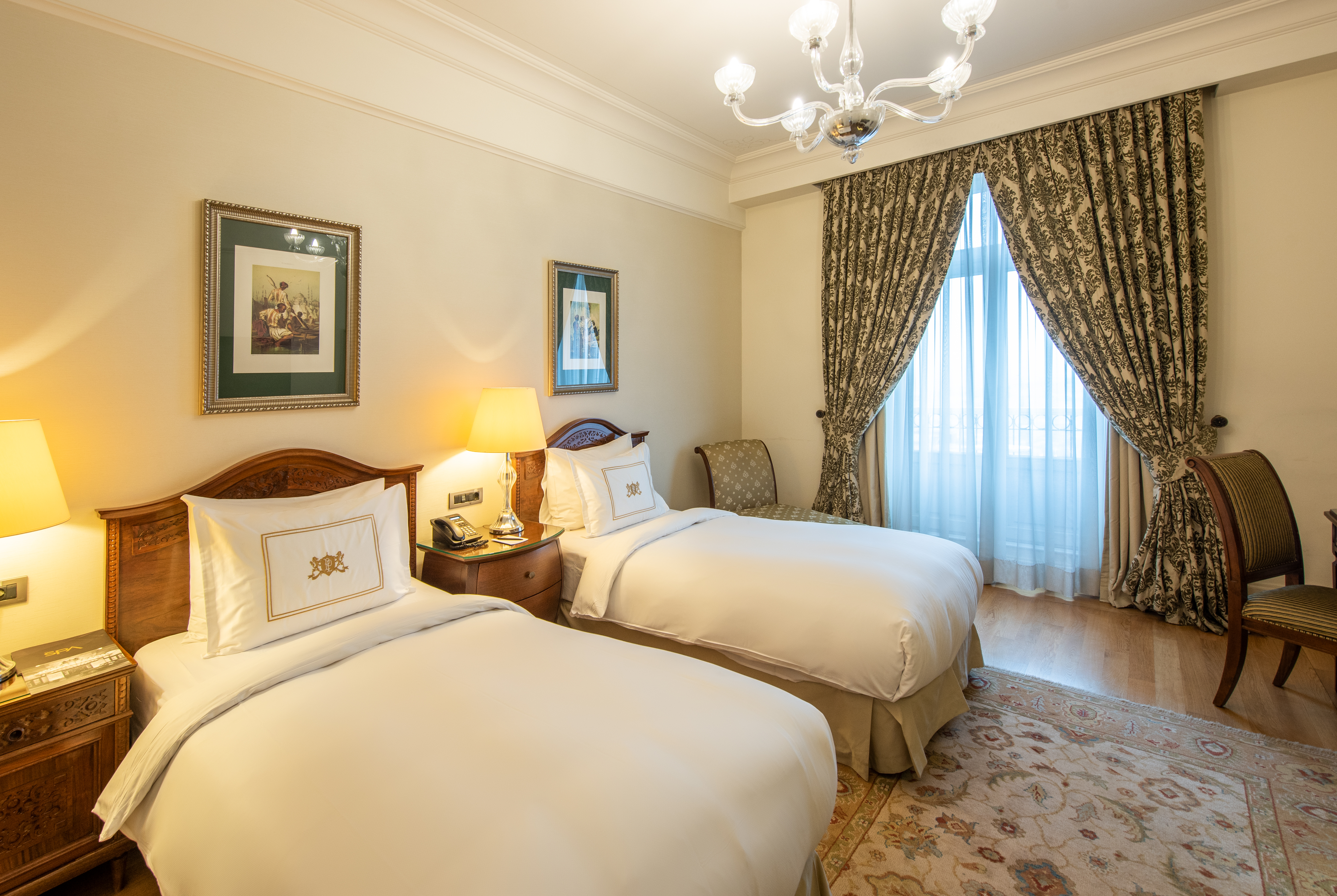 Deluxe Pera View Twin Bed