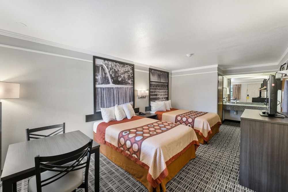 Super 8 by Wyndham Mount Vernon 6/21
