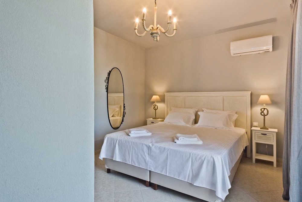 Elaia Villas 10/72