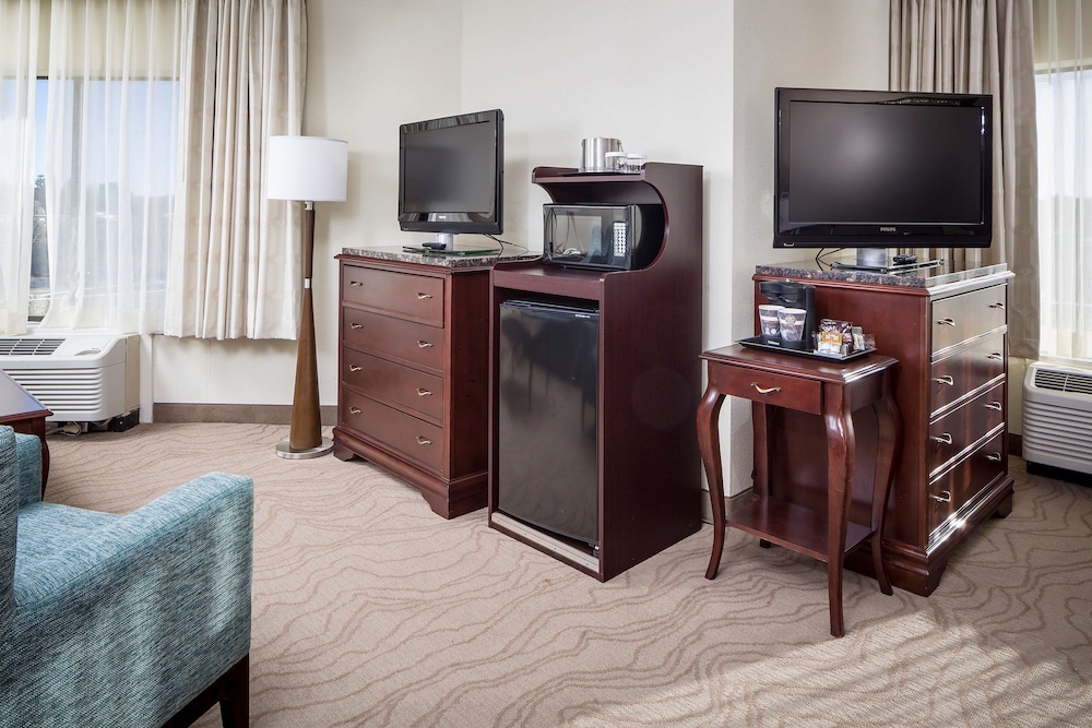 DoubleTree by Hilton Boston - Milford 55/58