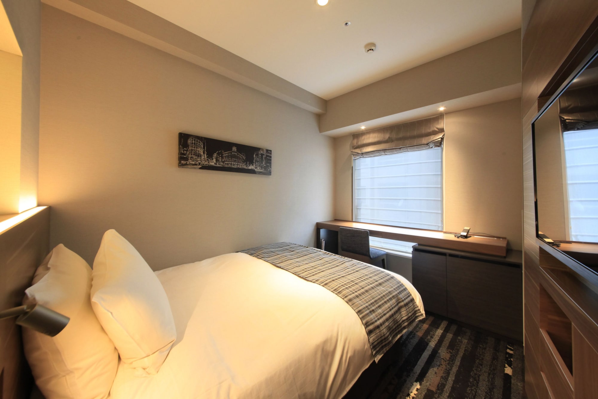 SEMI ROOM, SEMI DOUBLE BED