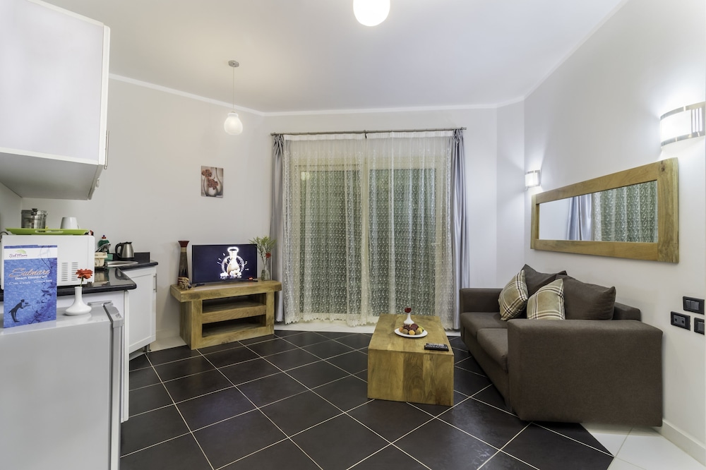 Royal Beach Serviced Apartments 65/75