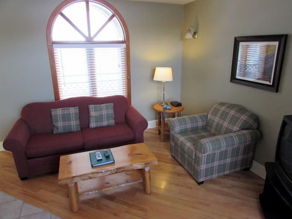 Calabogie Peaks Hotel, Ascend Hotel Member 25/50