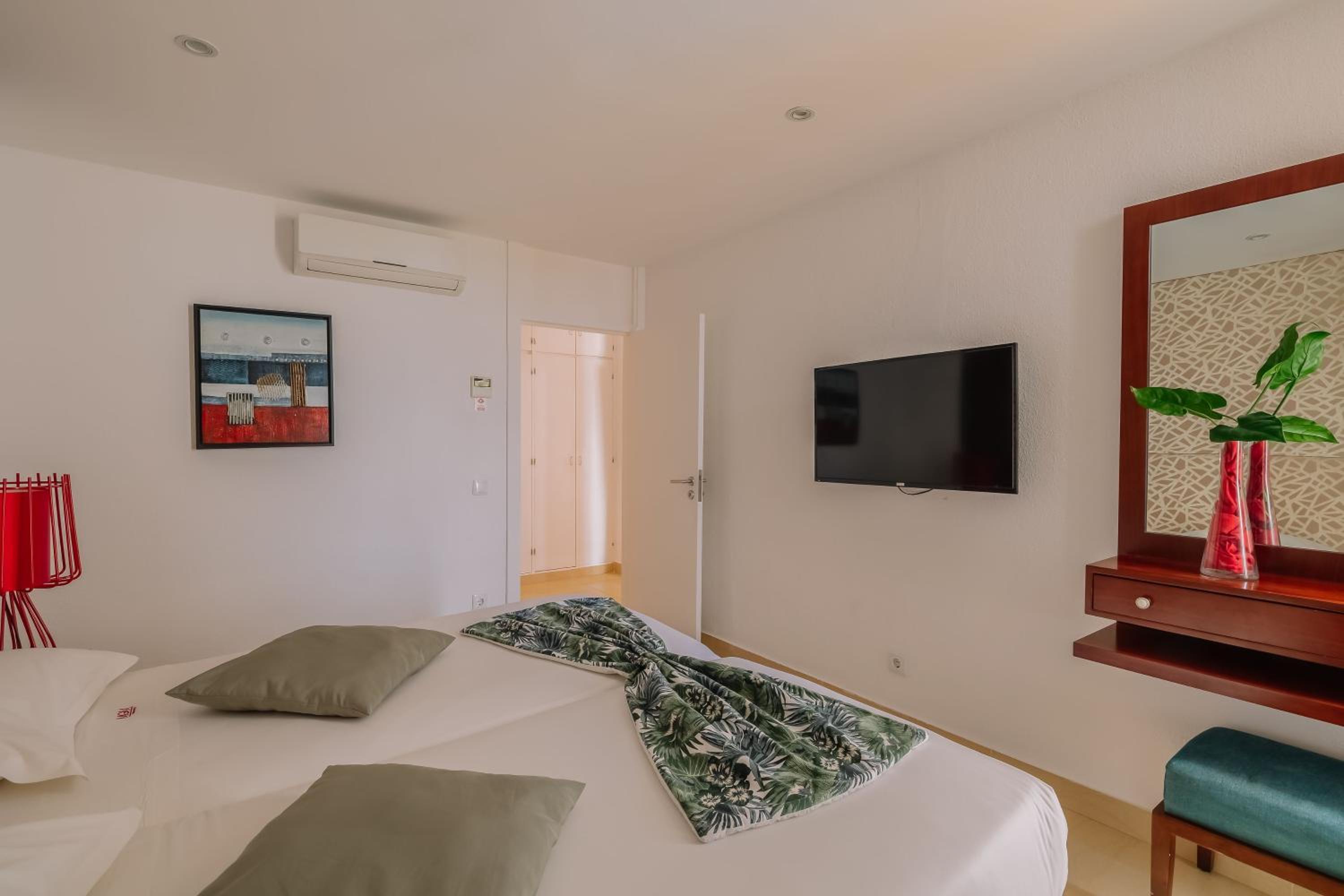 1 Bedroom, Deluxe, Apartment, Pool or Sea View, Sofa