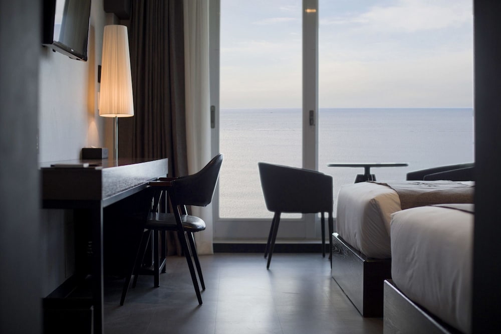 El Hotel 32/49