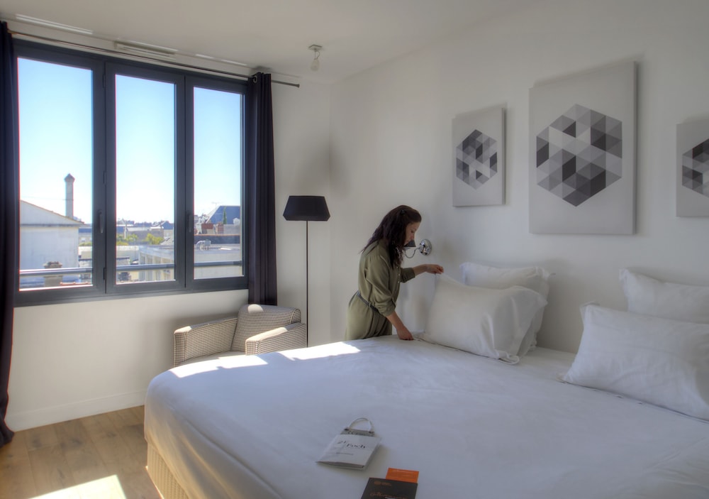 Hotel 21 Foch 16/50