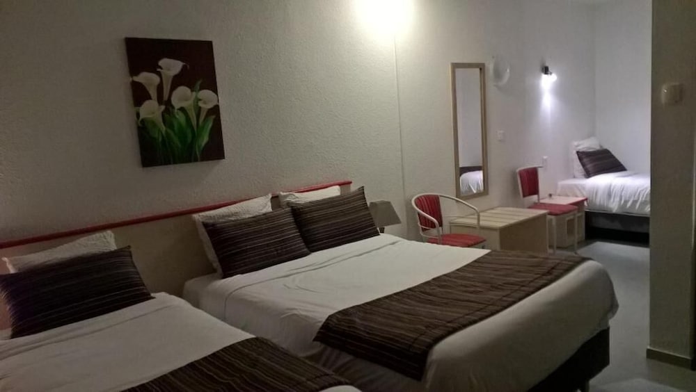 HOTEL TAMBOURIN 16/40