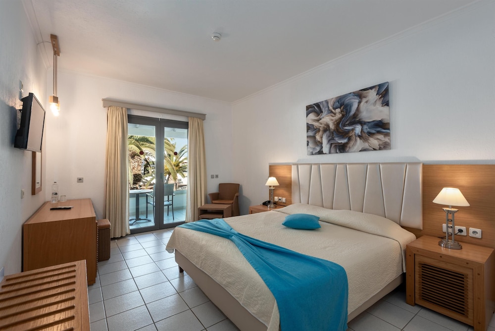 Annabelle Beach Resort 18/87
