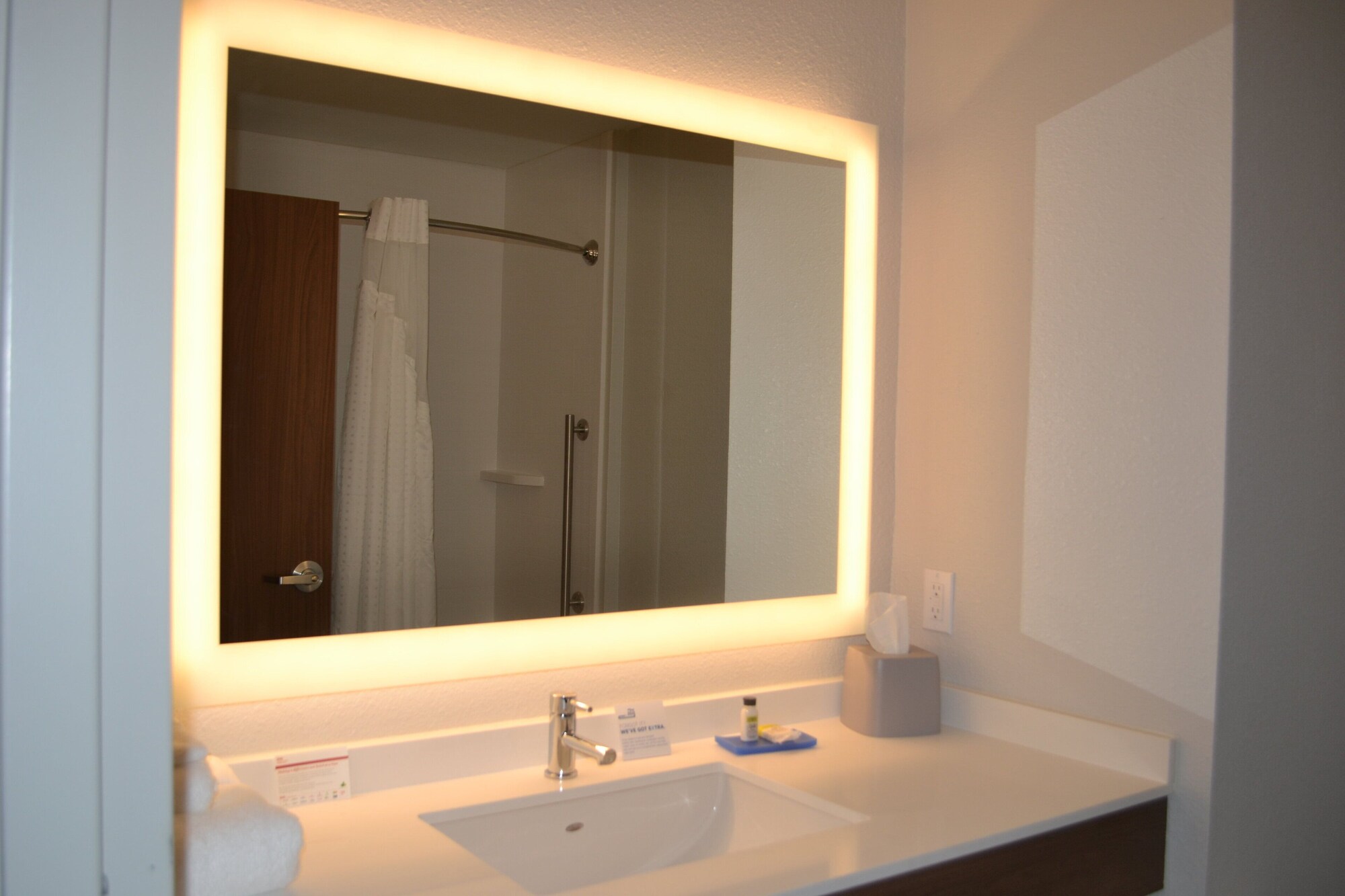 غرفة قياسية بسرير كينج مع أريكة، Holiday Inn Express Tallahassee University Central 3/3