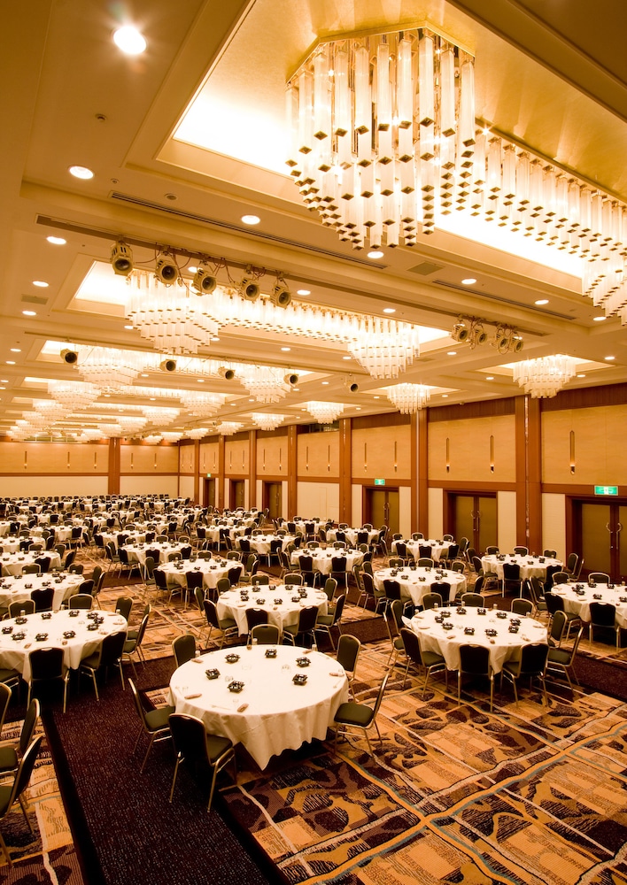 Naspa New Otani Hotel 67/75