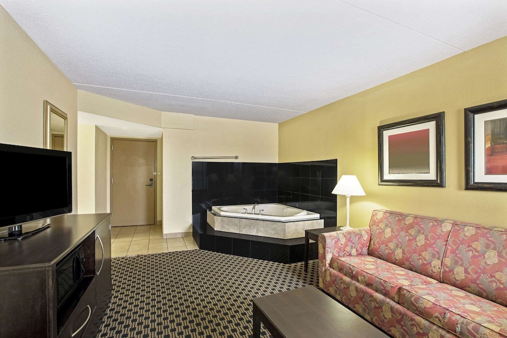 La Quinta Inn Suites Salina 21/57