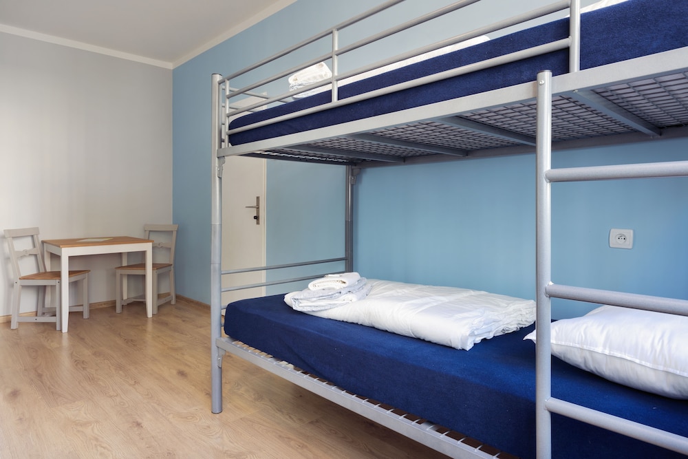MIXED DORM, 4 BEDS, SHARED BATHROOM