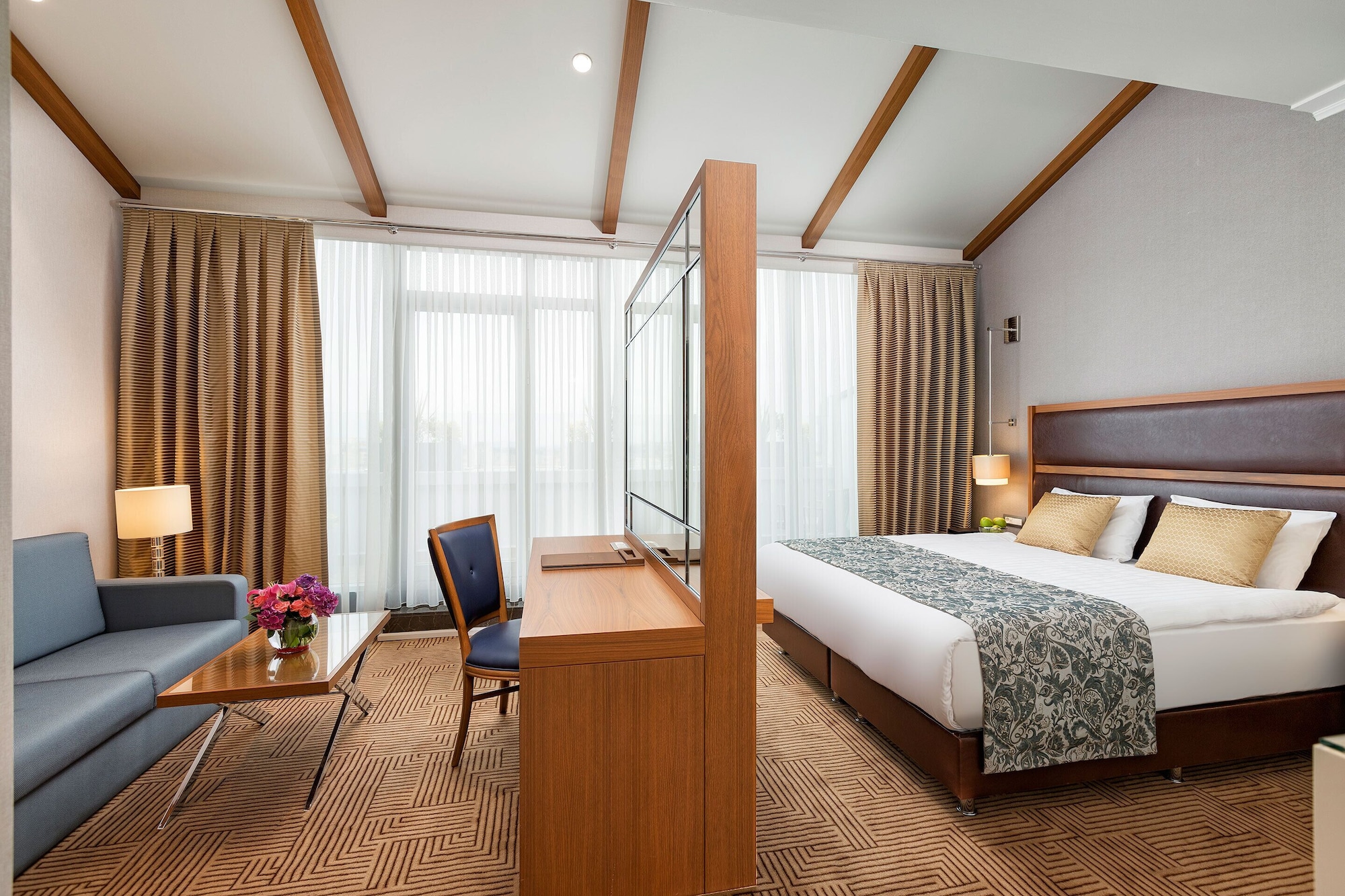 EXECUTIVE, DOUBLE BED, BALCONY