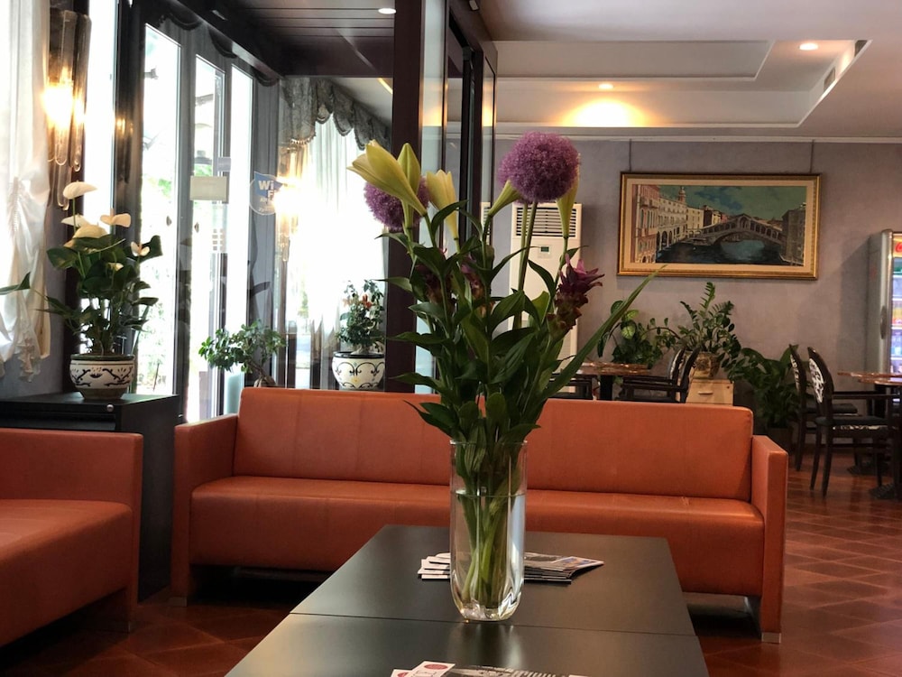Vienna Hotel 31/53