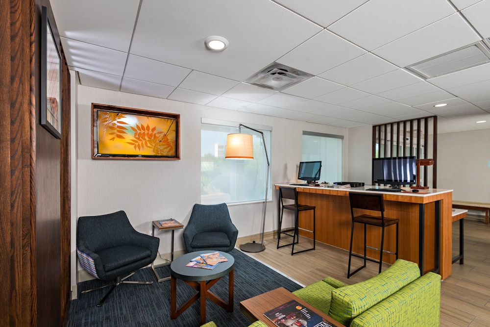Holiday Inn Express Hotel Suites Peoria North Glendale 51/60
