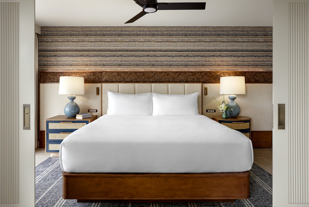 FAIRMONT, SUITE, KING BED, SOFA, ACCESSIBLE