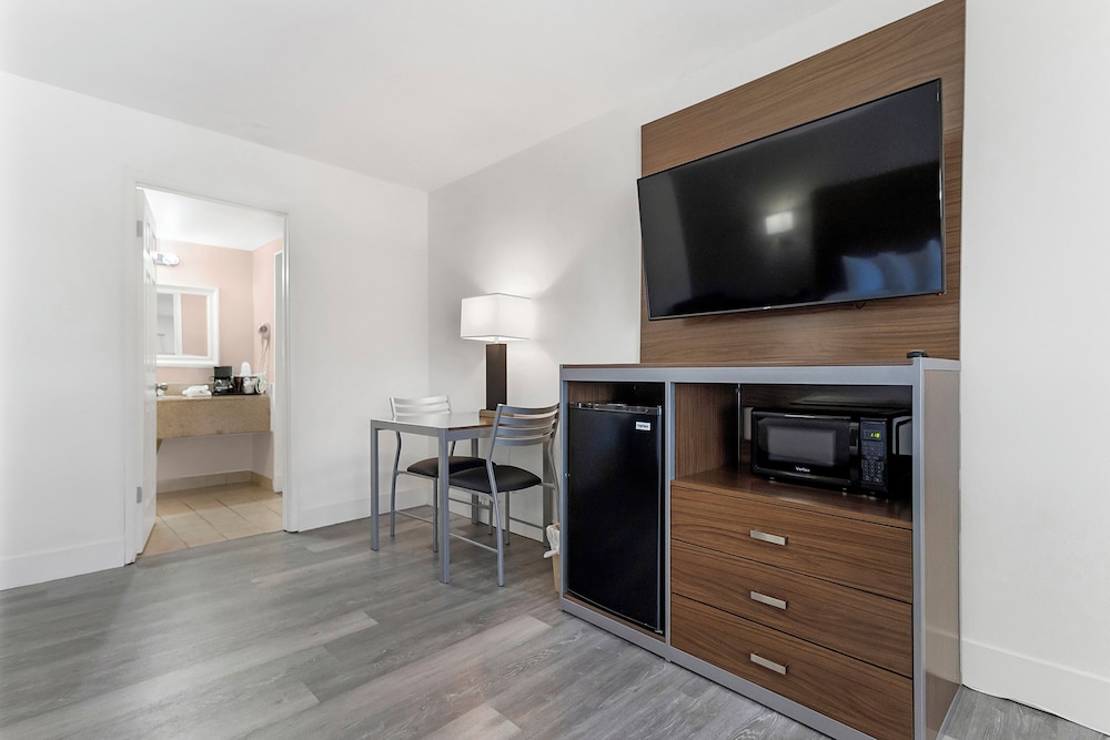 Heritage Inn Express Roseville 37/51