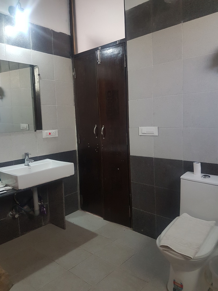 HOTEL RATAN VILLAS 28/32