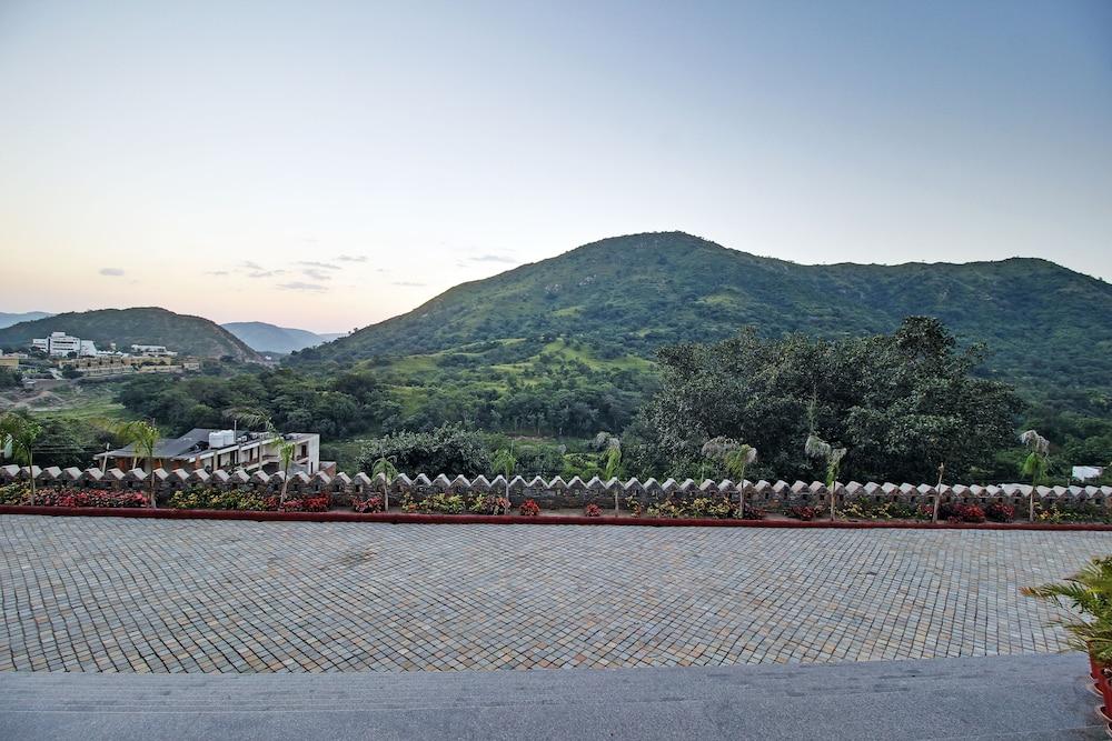 Times Kumbhalgarh Fort Resort-Pure Veg 34/45