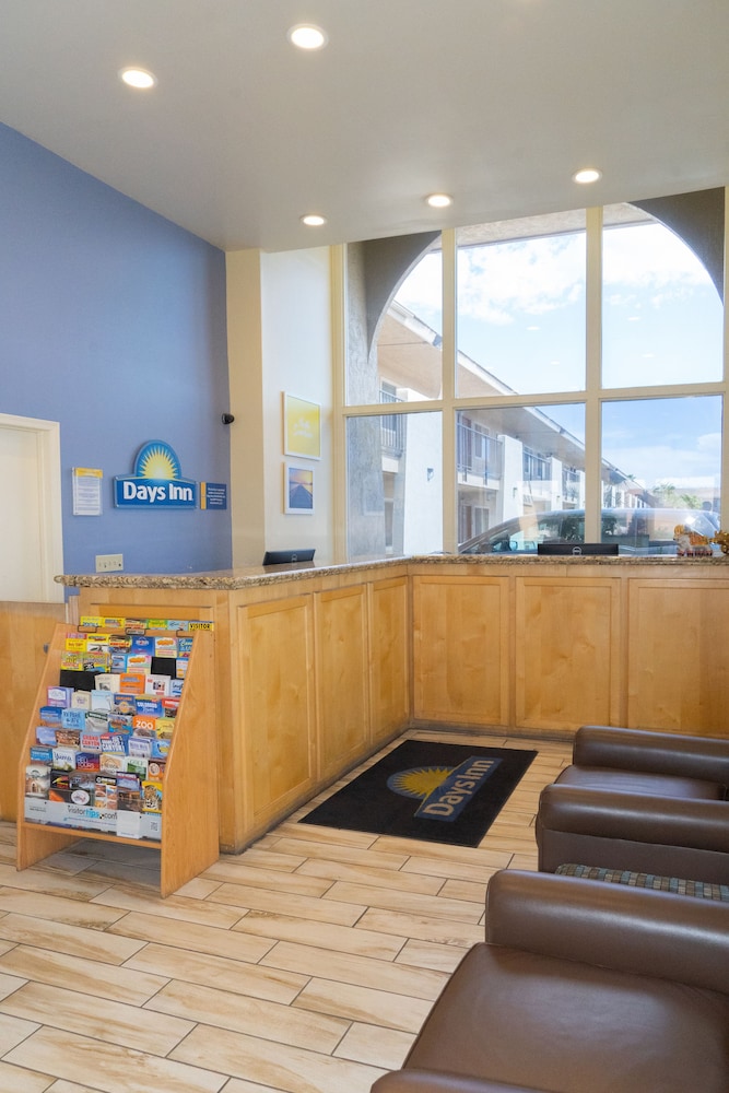 Days Inn by Wyndham Lake Havasu 12/36