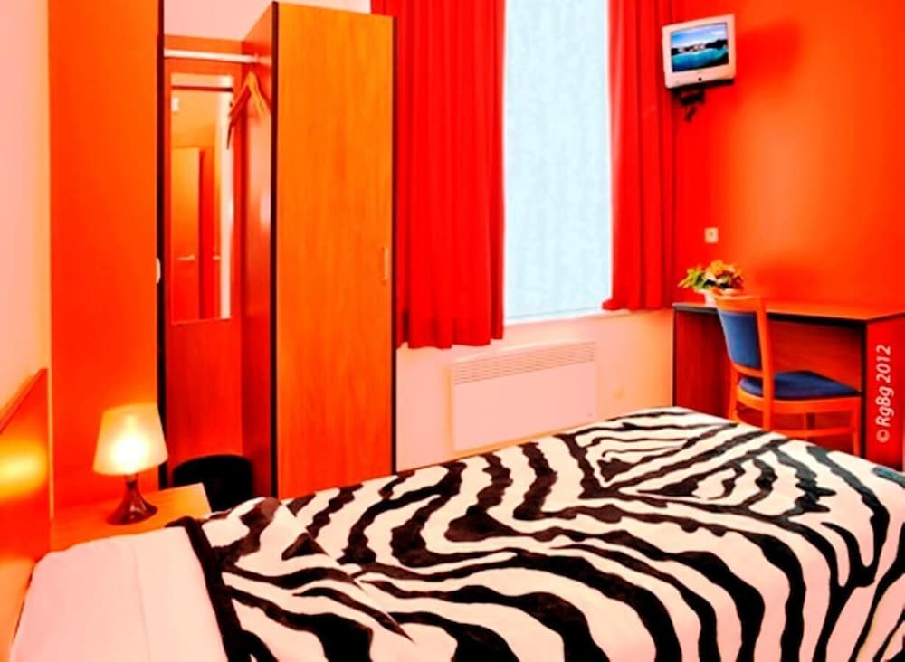 Hotel The Moon 9/21
