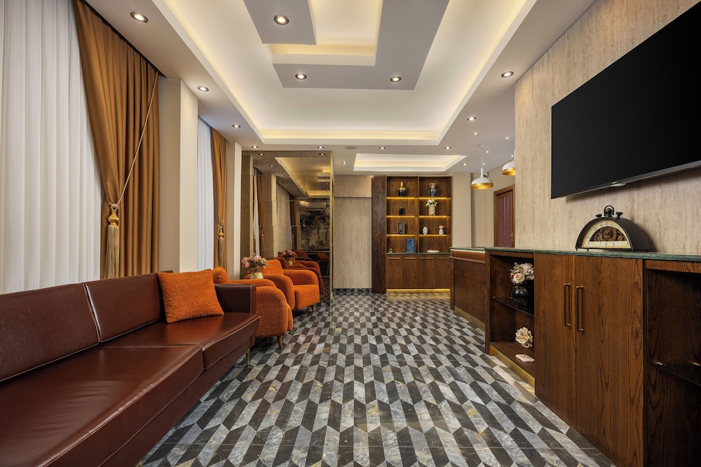 Peradise Hotel 30/50