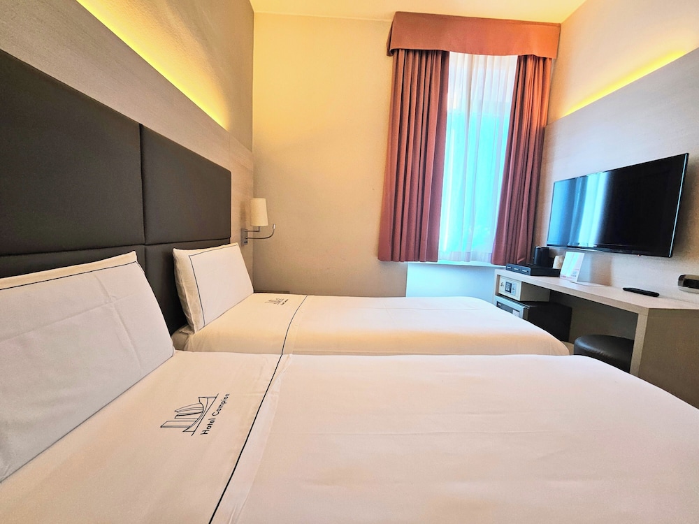 ROOM, DOUBLE BED