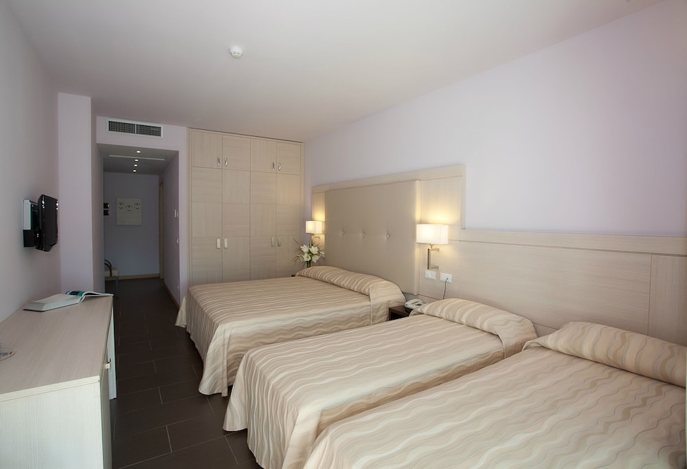 غرفة سوبيريور رباعية بأربعة أسرّة، Porto Azzurro 3/8