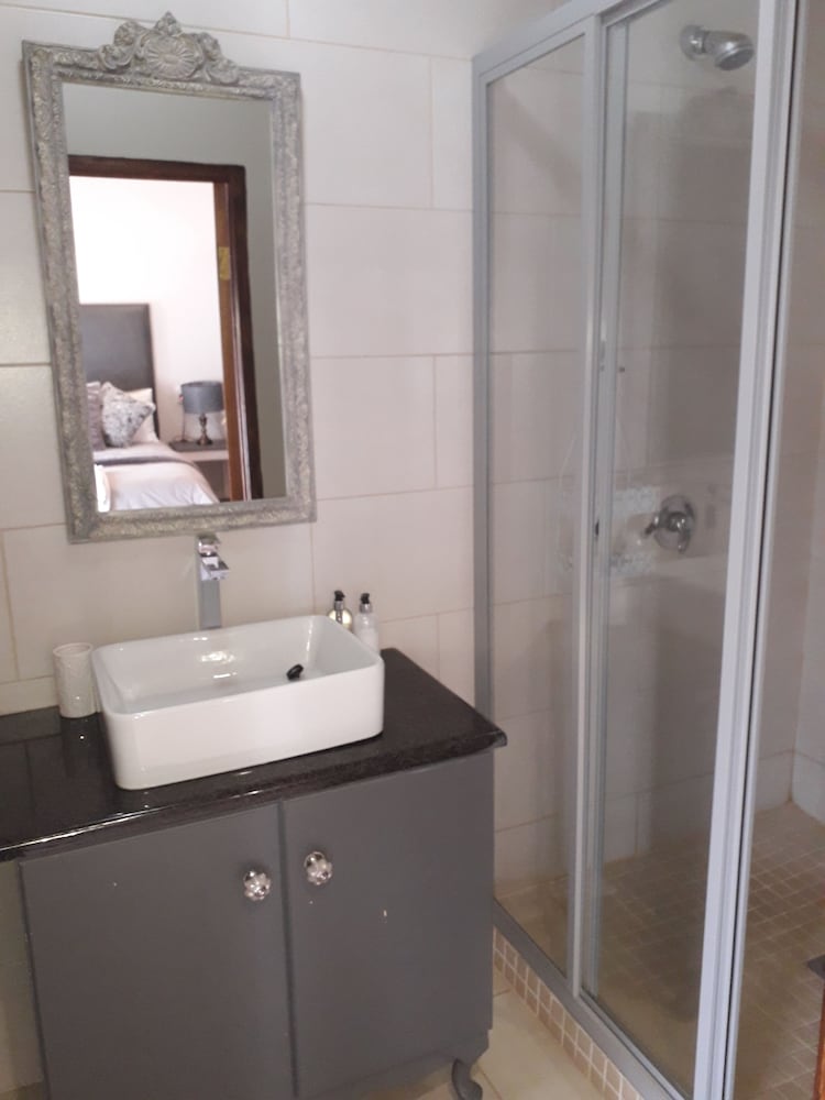 Tuscany Boutique Hotel 48/50