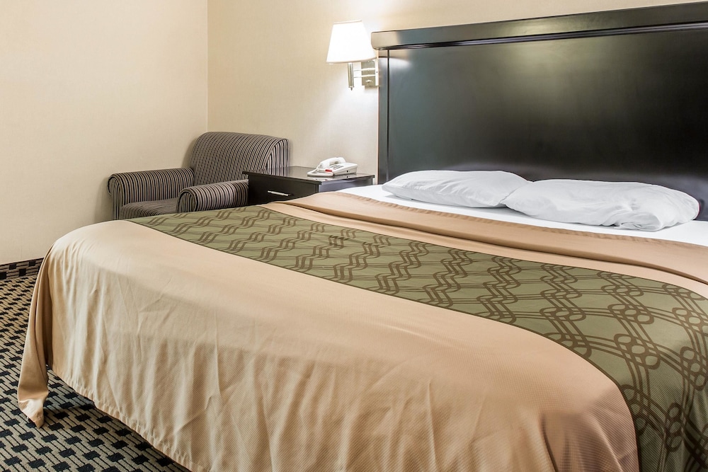Econo Lodge West Haven 10/38