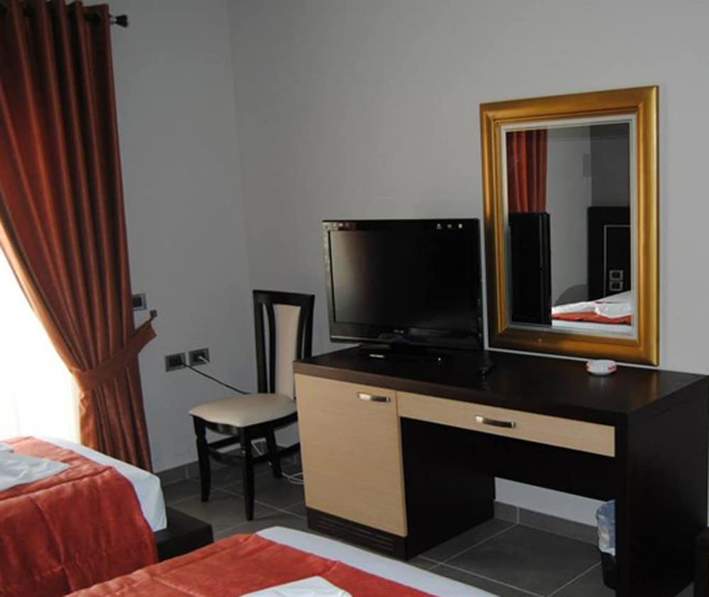 Lion Gate Hotel 33/50