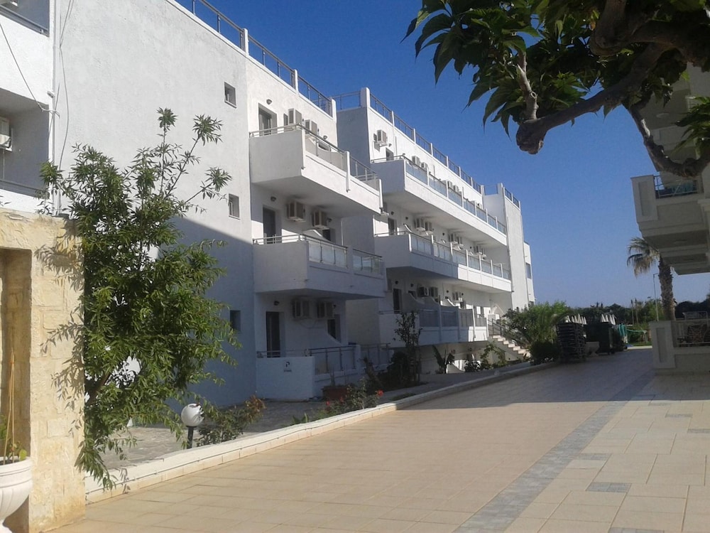 Neon Hotel in HERSONISSOS