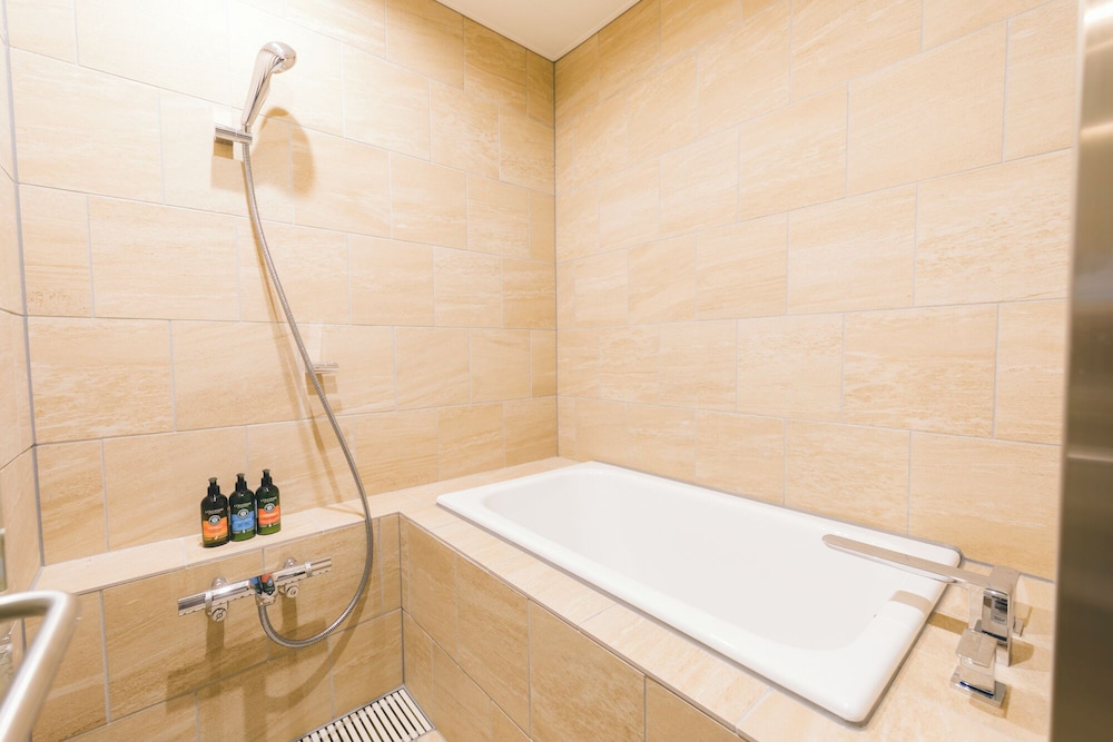 HOLLYWOOD, TWIN BEDS, CITY VIEW, SAUNA, ANNEX