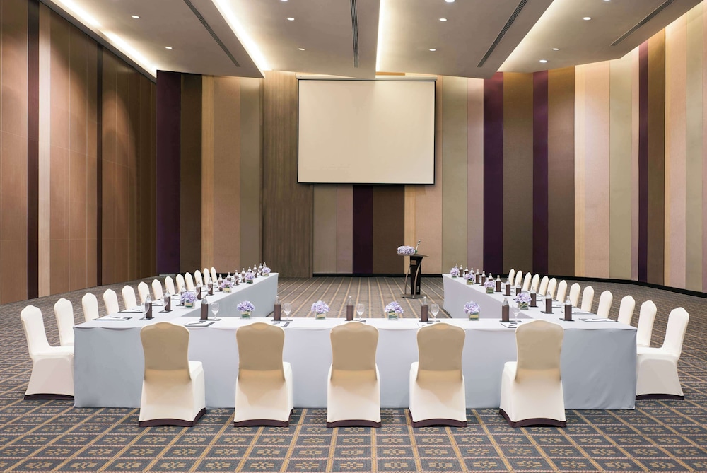 AVANI Khon Kaen Hotel and Convention Centre 57/69