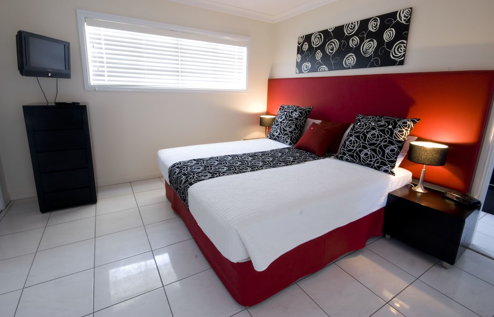 Rose Bay Resort 9/70