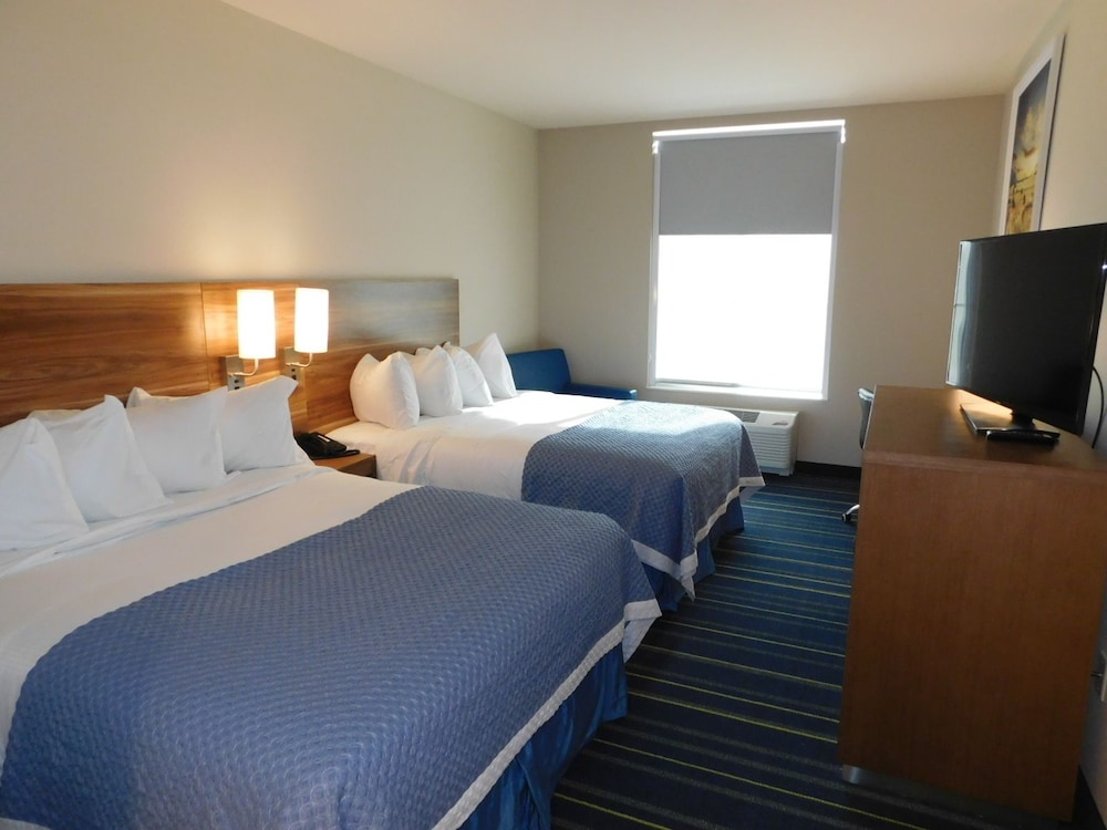 Days Inn & Suites by Wyndham Kearney 21/61