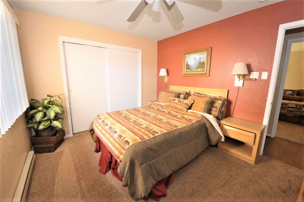 Pinecliff Village Resort 19/69