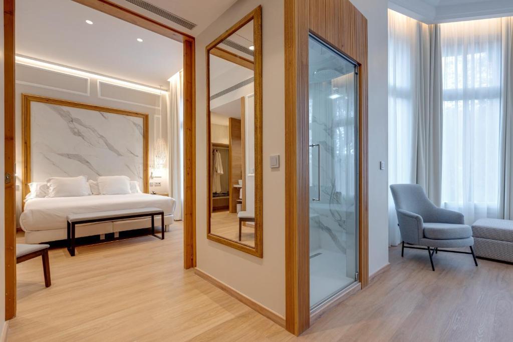 Grand, Suite, King Bed, Sofa, Sauna, Hot Tub