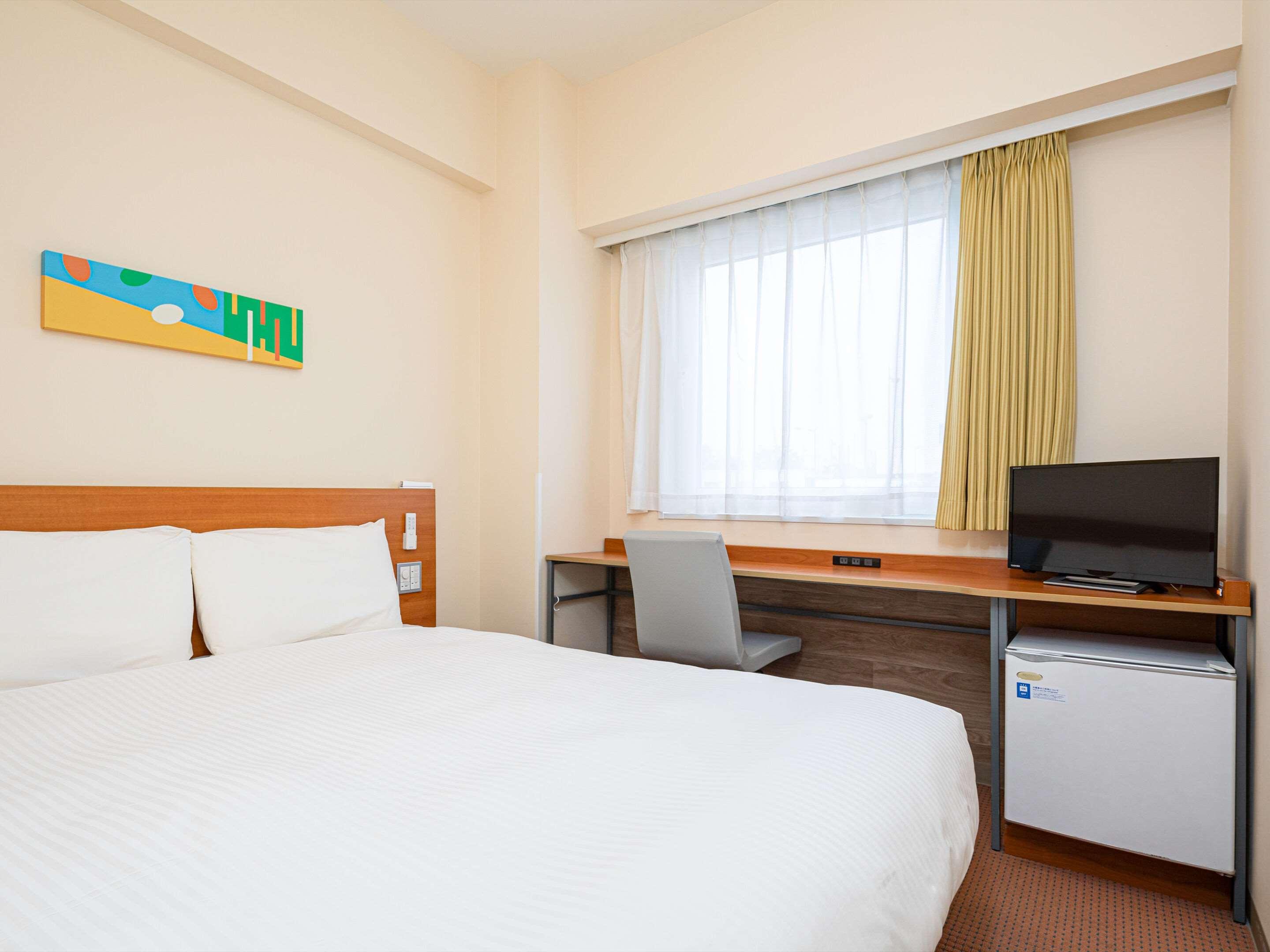 ROOM, QUEEN BED