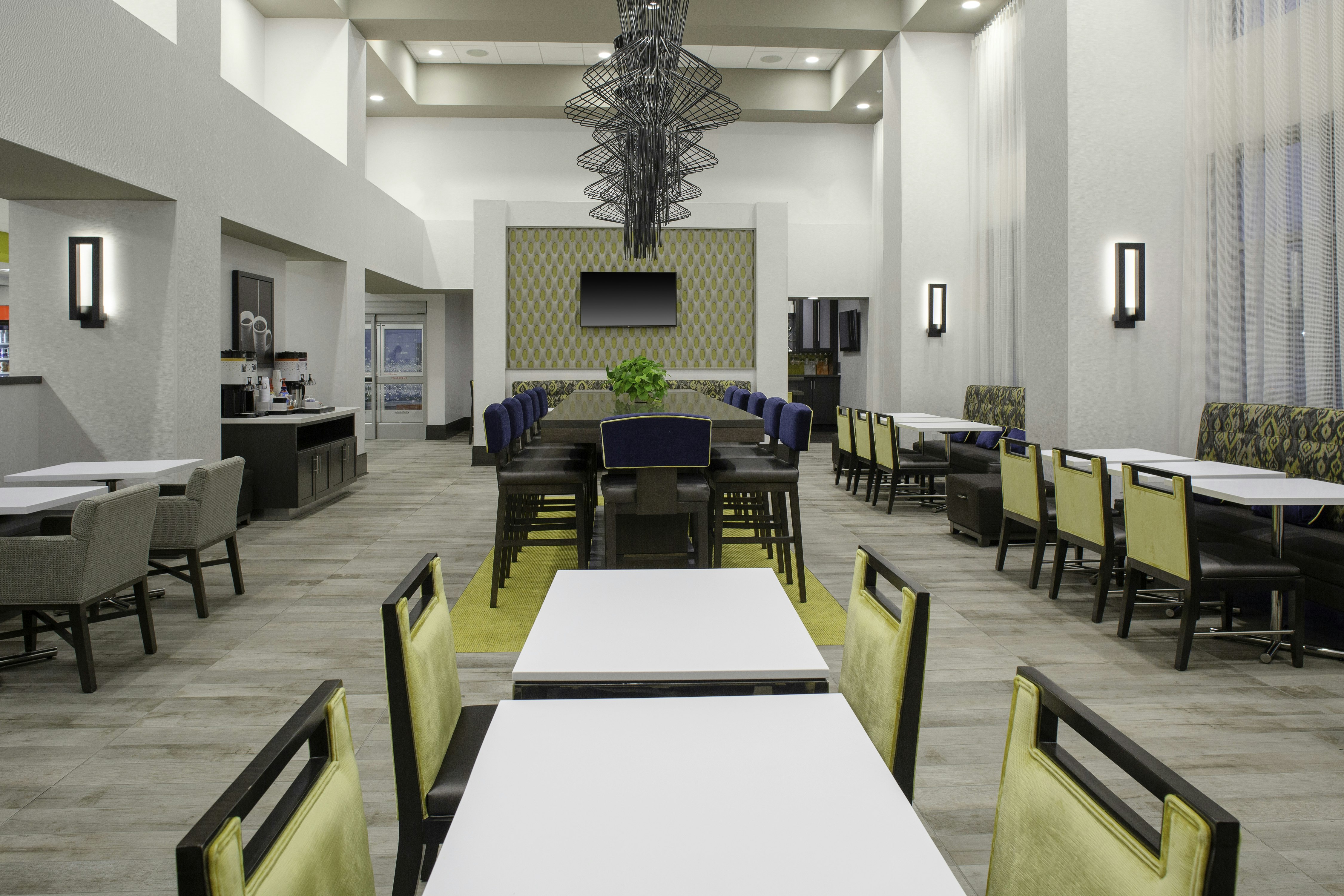 Hampton Inn and Suites Irvine Orange County Airport 35/52