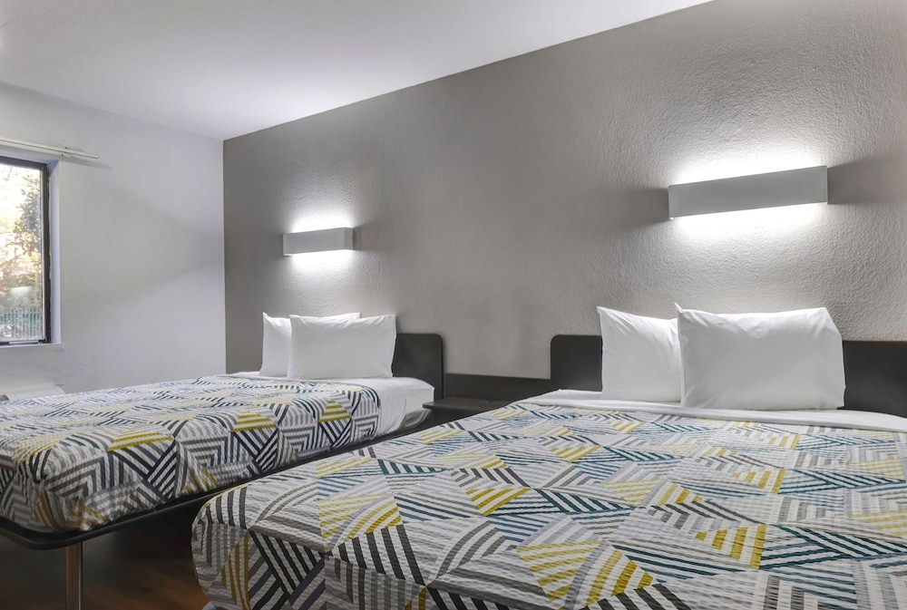 Motel6 Little Rock, AR - South 13/27