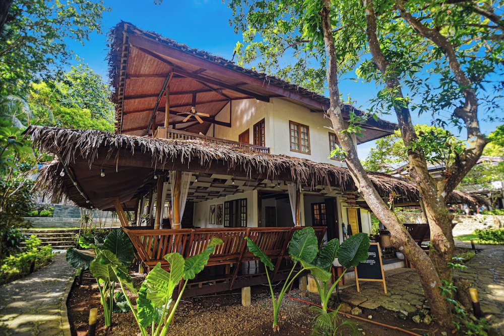 The Strand Boutique Resort 4/75