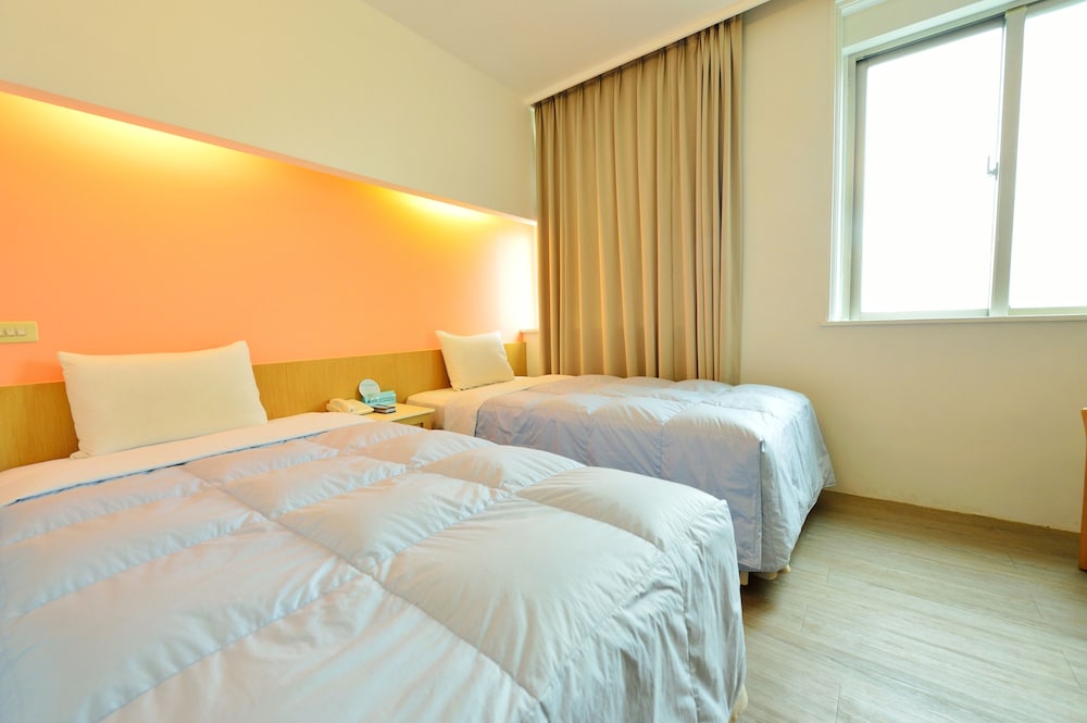 Hotel Ever Spring 33/68